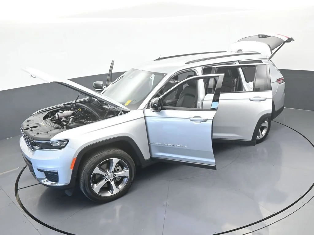 Used 2025 Silver Jeep Limited image 66
