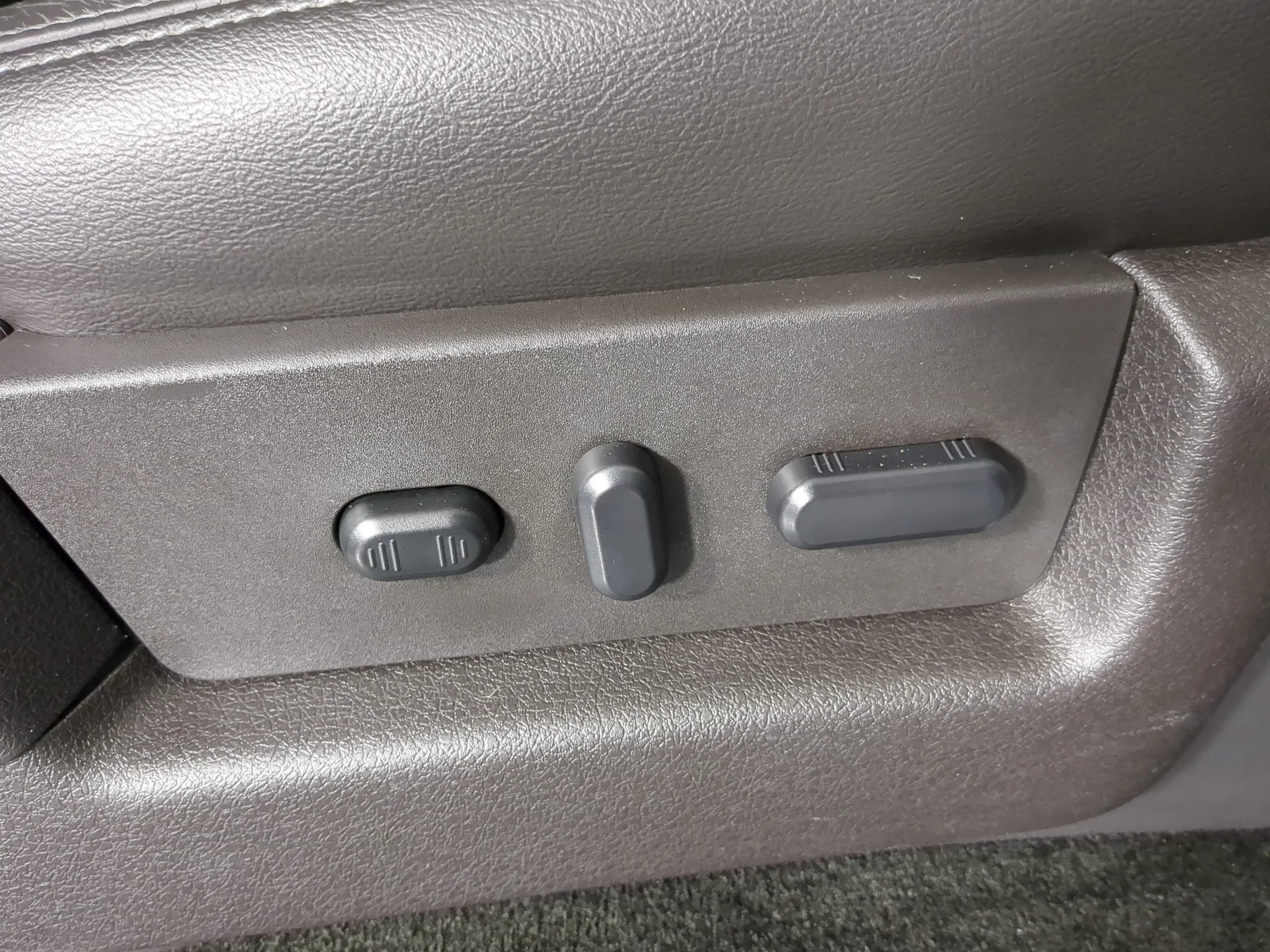 Used 2014 White Ford FX4 image 21