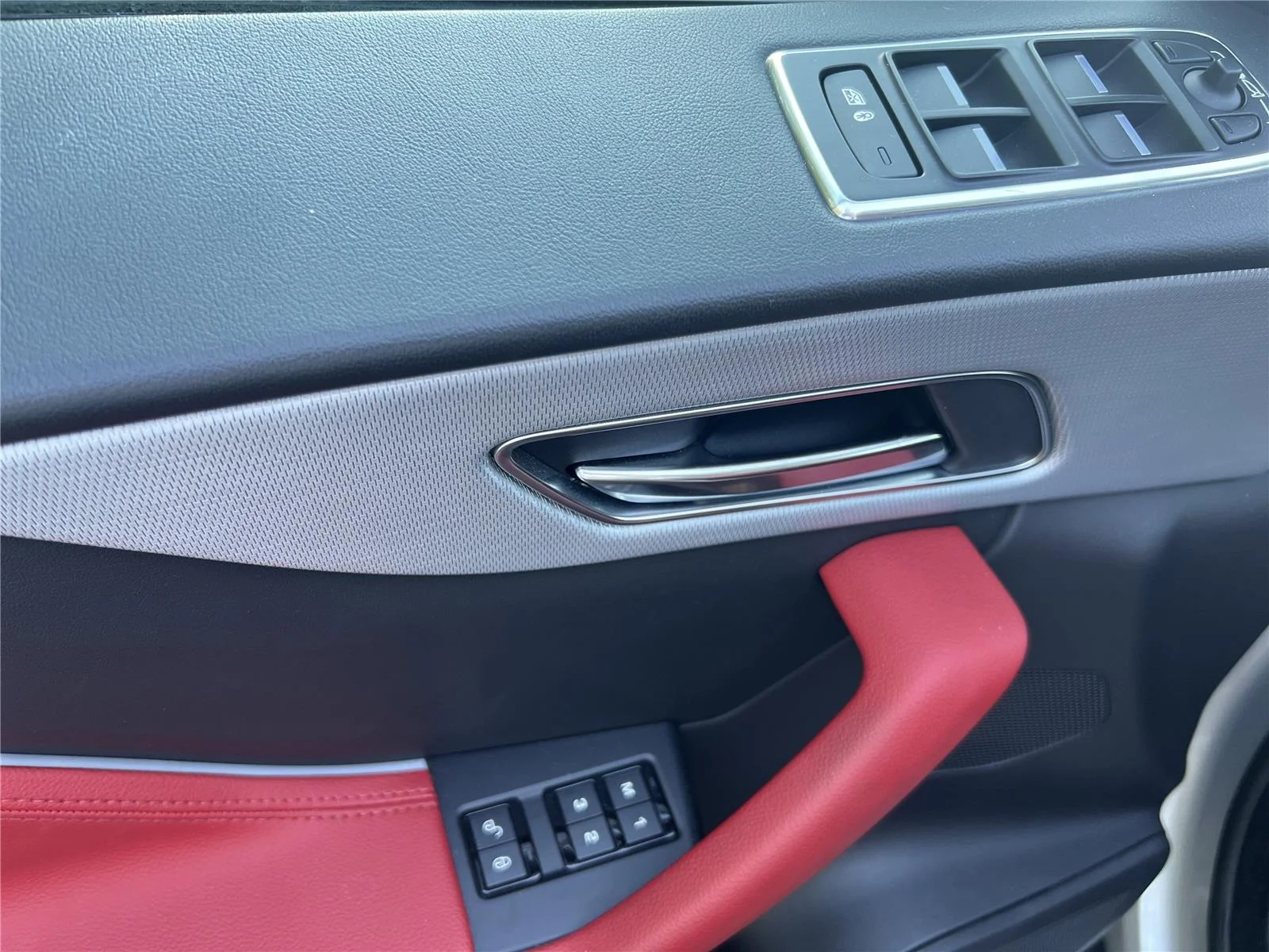 Used 2018  Jaguar 20d R-Sport image 23