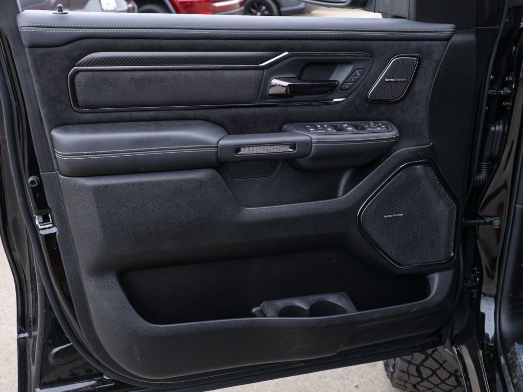 New 2026 Diamond Black Crystal Pearl-Coat Exterior Paint RAM RHO image 21