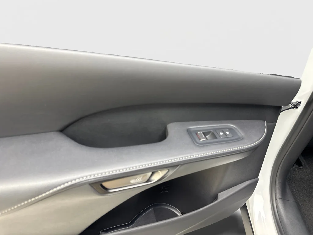 Used 2023 White Lexus 500h F SPORT Performance image 40