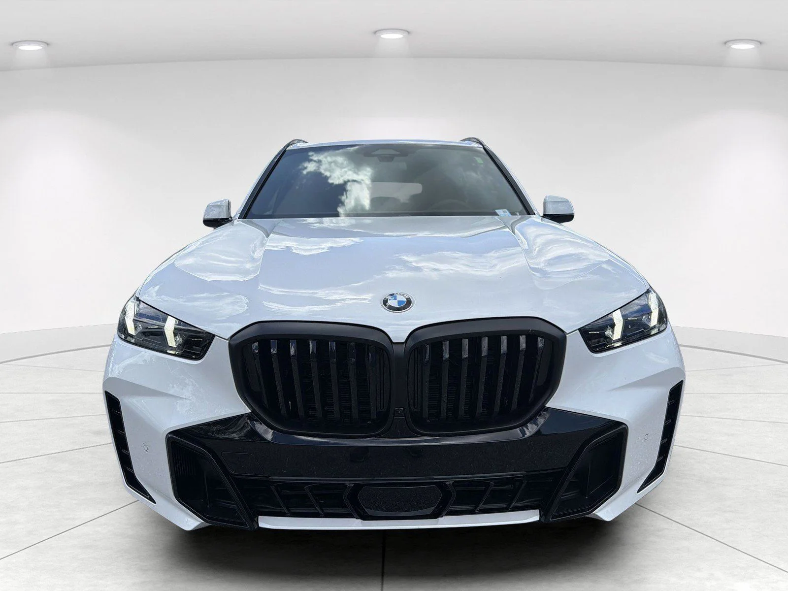 New 2026 Mineral White Metallic BMW xDrive40i image 2