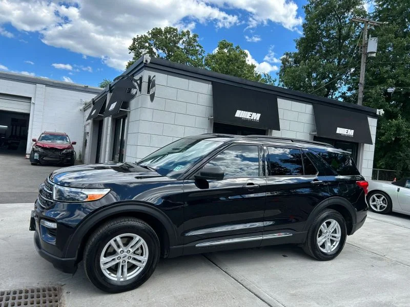 Used 2023 Black Metallic Ford XLT Sport Utility 4D image 4