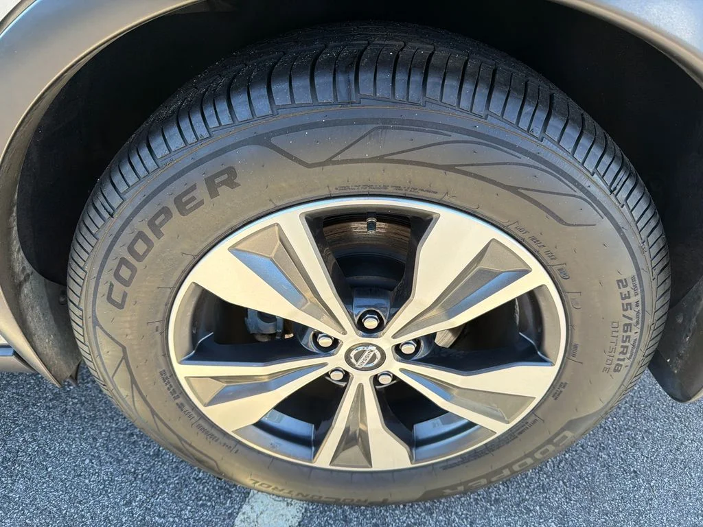 Used 2022 Gray Nissan SV image 19