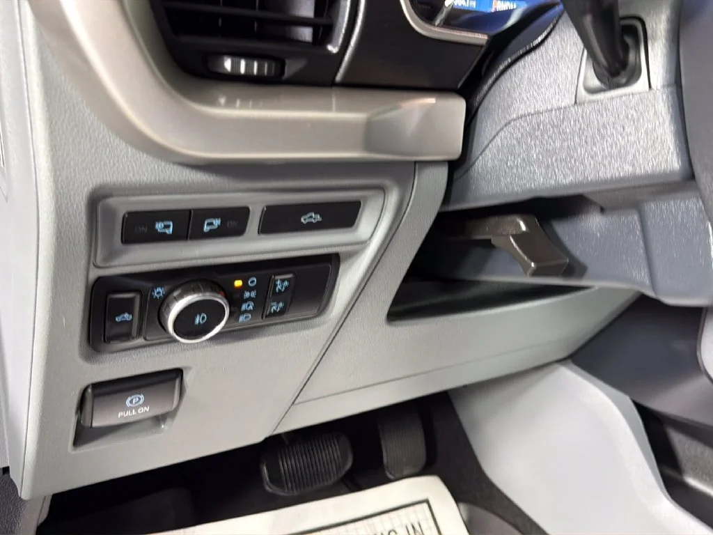 Used 2021 Silver Ford XLT image 24