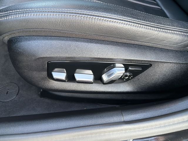 2021 BMW 5 Series M550i - Photo 27
