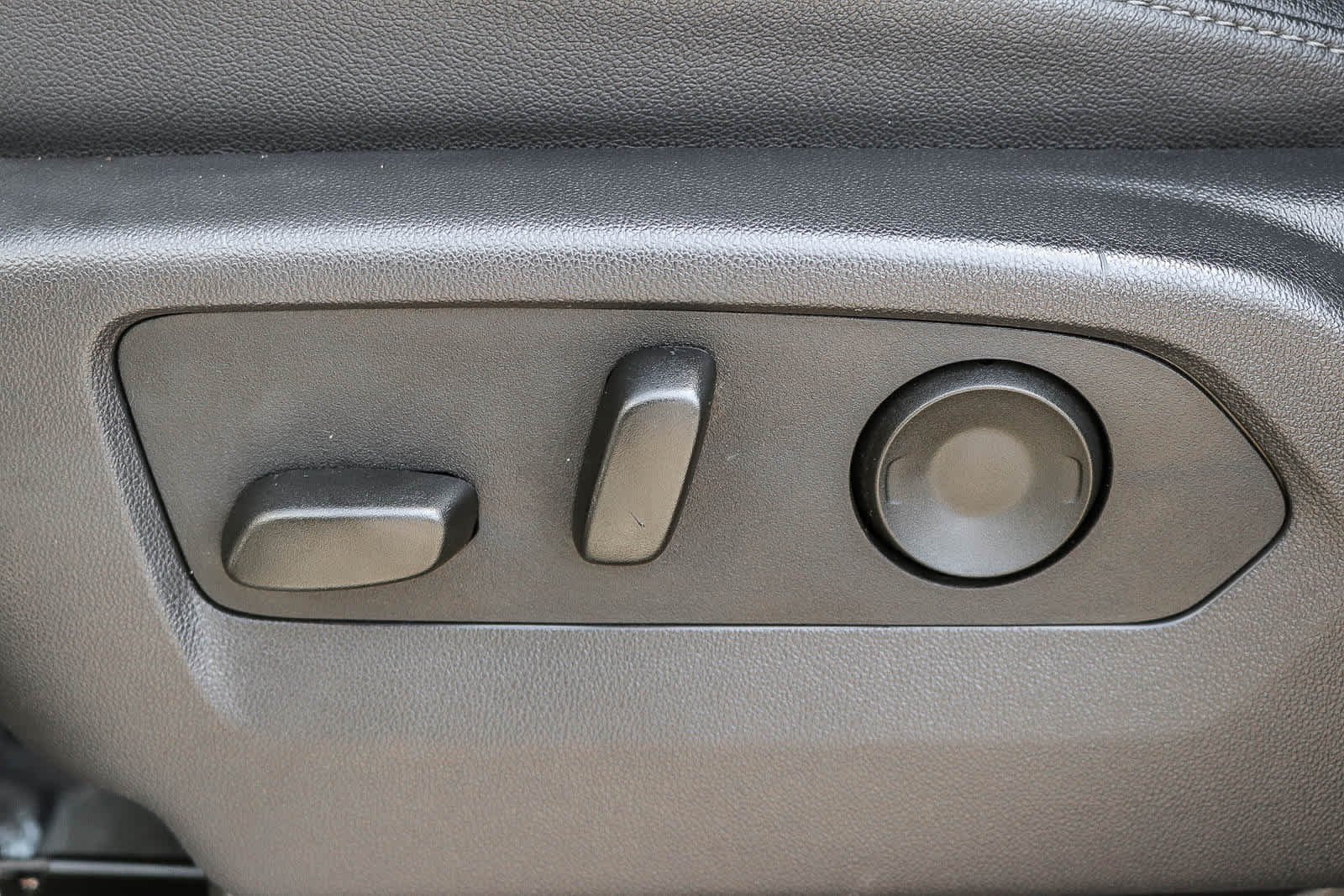 Used 2025 Titanium Rush Metallic GMC SLT image 21