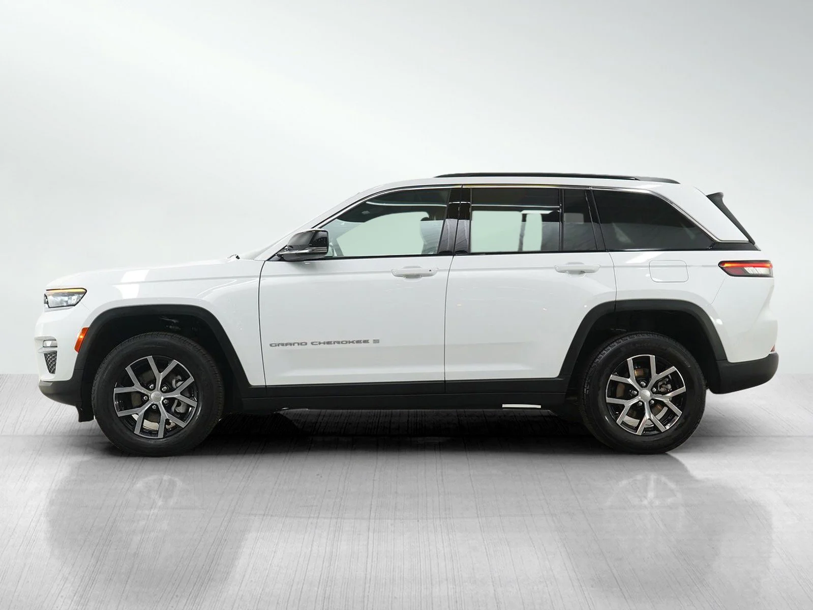 Used 2024 Jeep Grand Cherokee Limited with VIN 1C4RJHBGXRC194240 for sale in Hopkins, Minnesota
