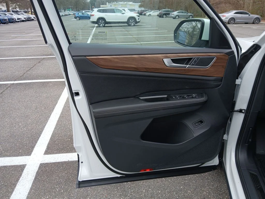 New 2026 White Volkswagen 2.0T SE w/Technology image 10