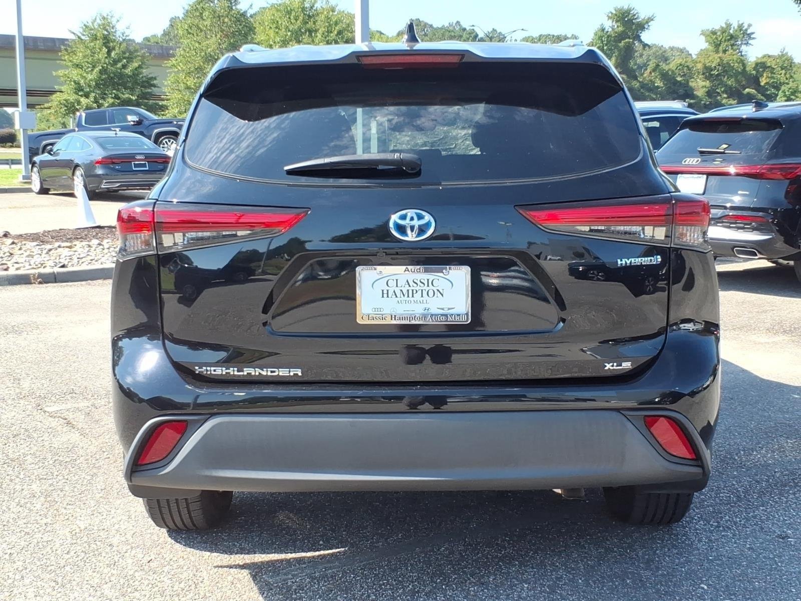 Used 2020 Midnight Black Metallic Toyota Hybrid XLE image 9