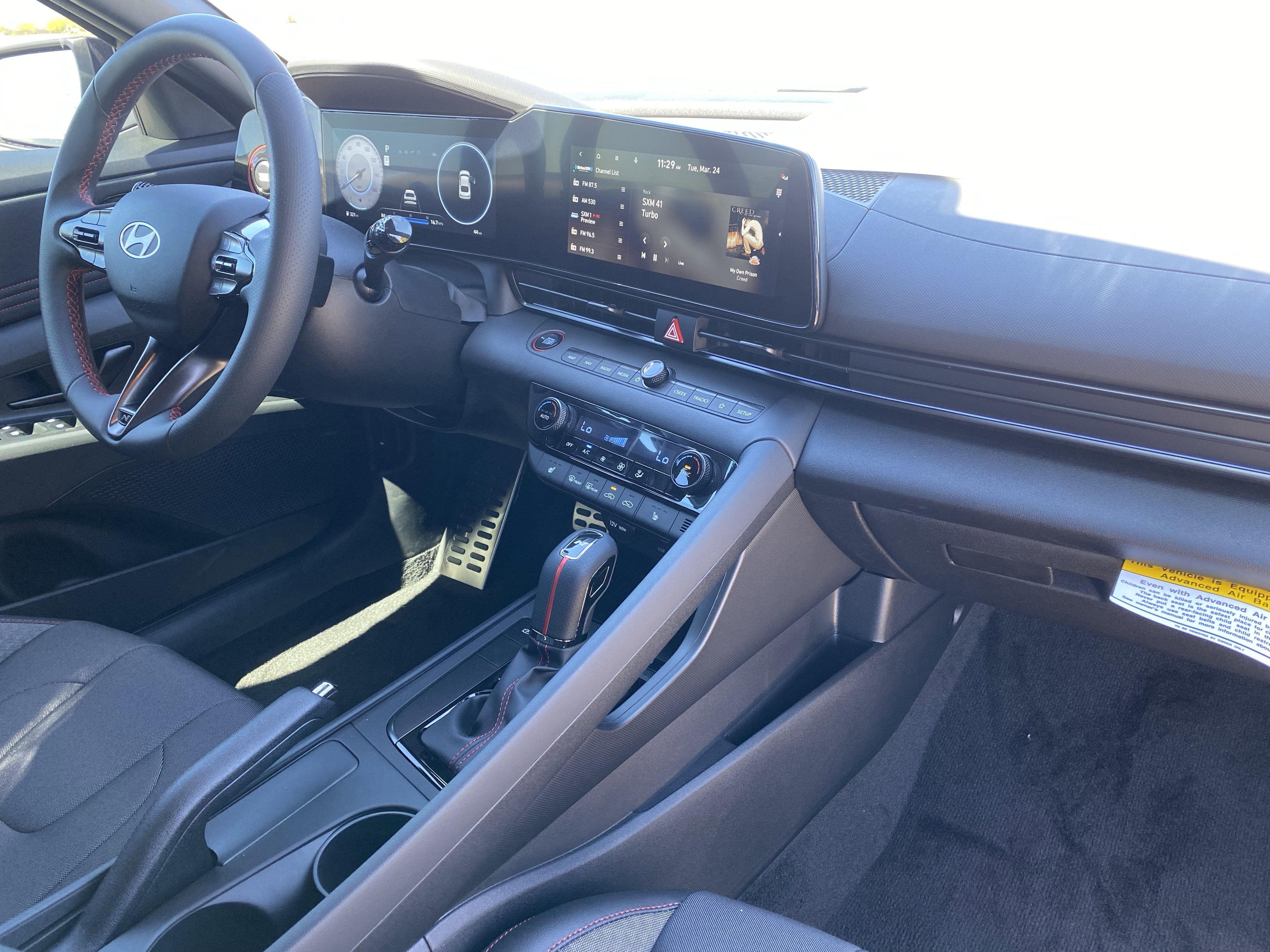 2025 Hyundai Elantra N Line - Photo 13