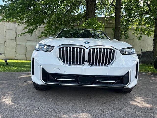 New 2026 Alpine White BMW xDrive50e image 2