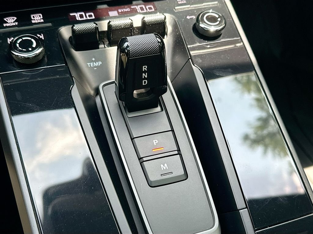 Used 2020  Porsche  image 17