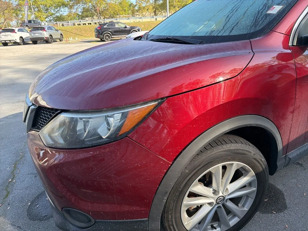 Used 2019 Red Nissan SV image 8