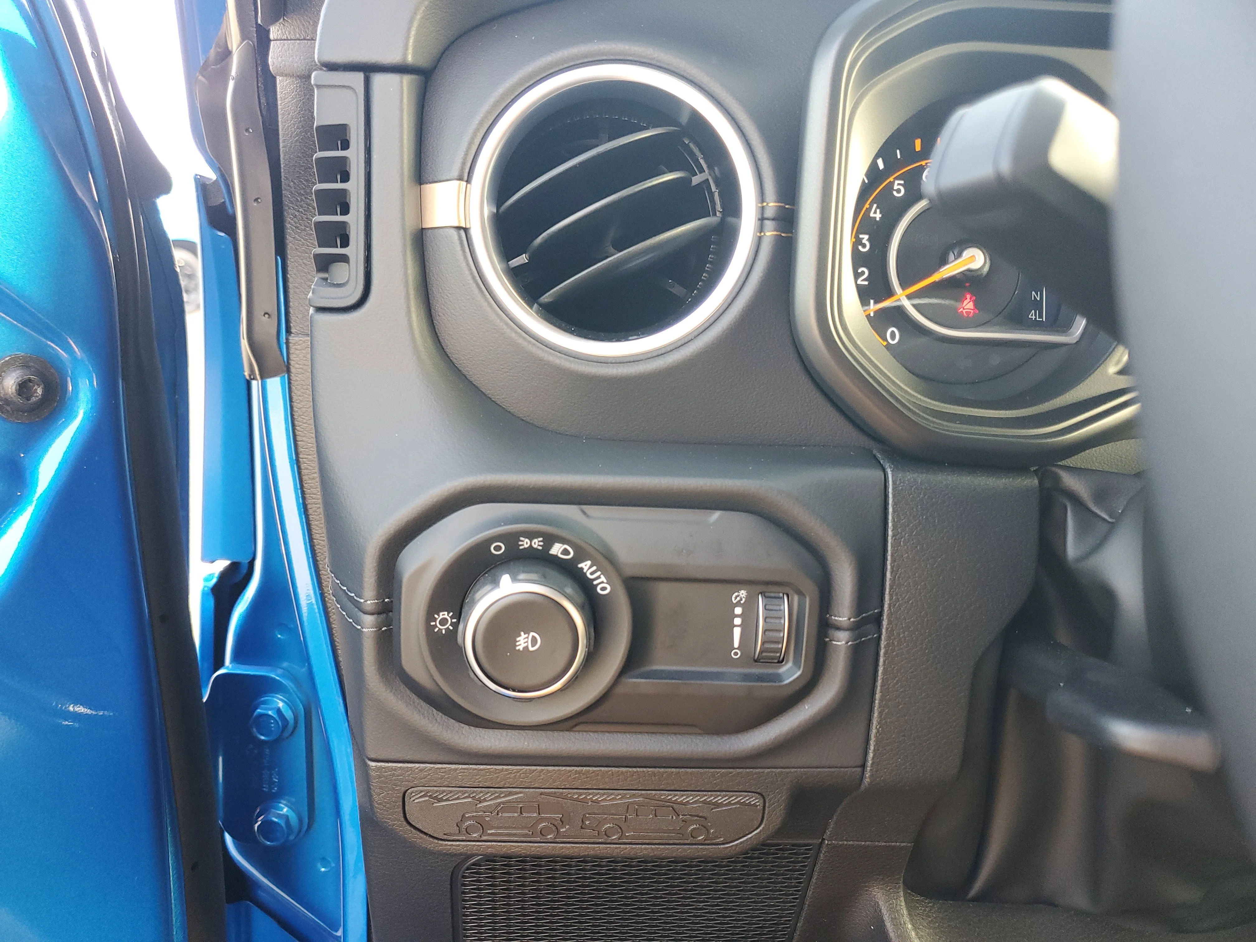 New 2026 Hydro Blue Pearl-Coat Exterior Paint Jeep Sahara image 23