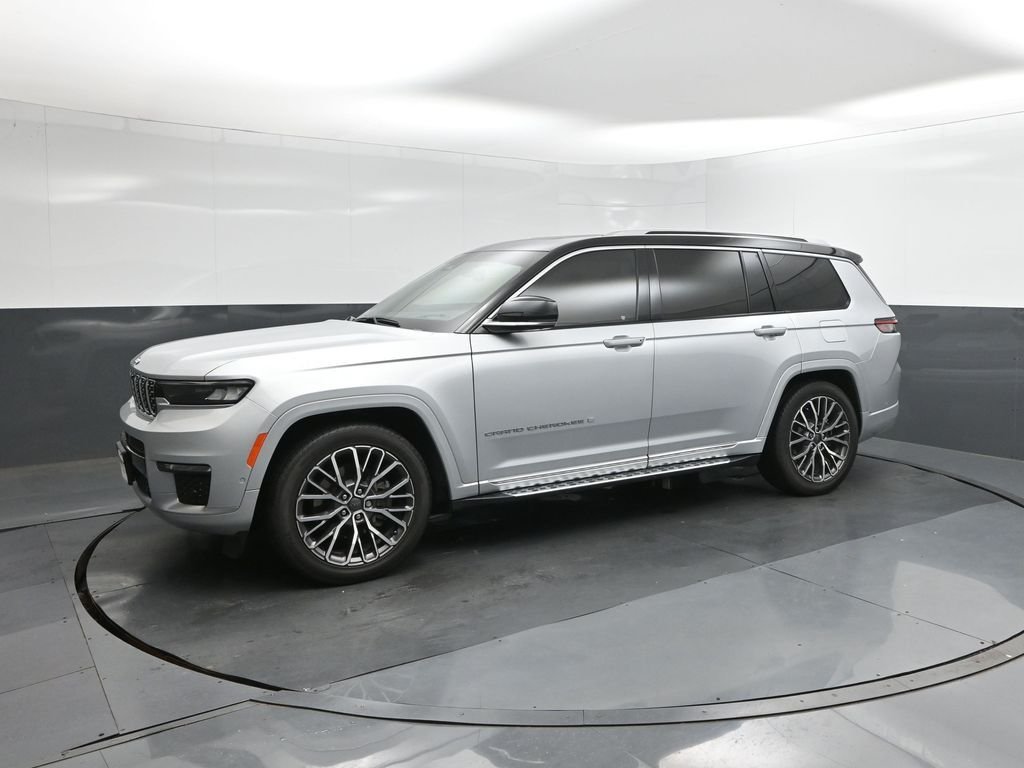 Used 2022 Silver Jeep Summit image 30