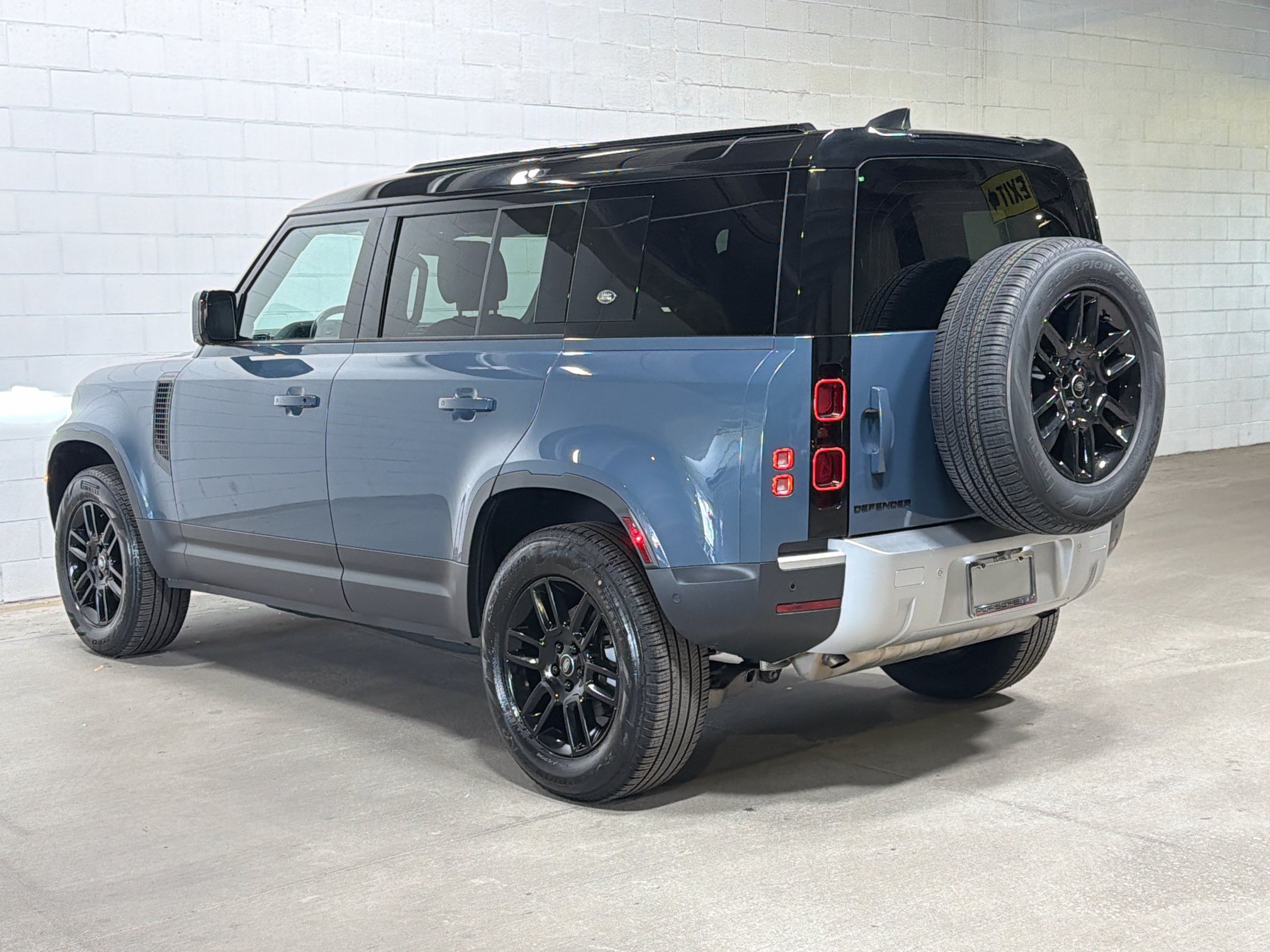 Used 2023 Tasman Blue Metallic Land Rover S image 3
