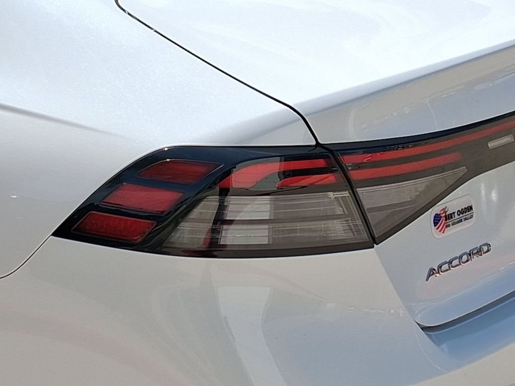 Certified Used 2025 White Honda Touring image 8