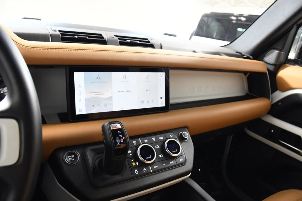 Used 2023 Fuji White Land Rover S image 32