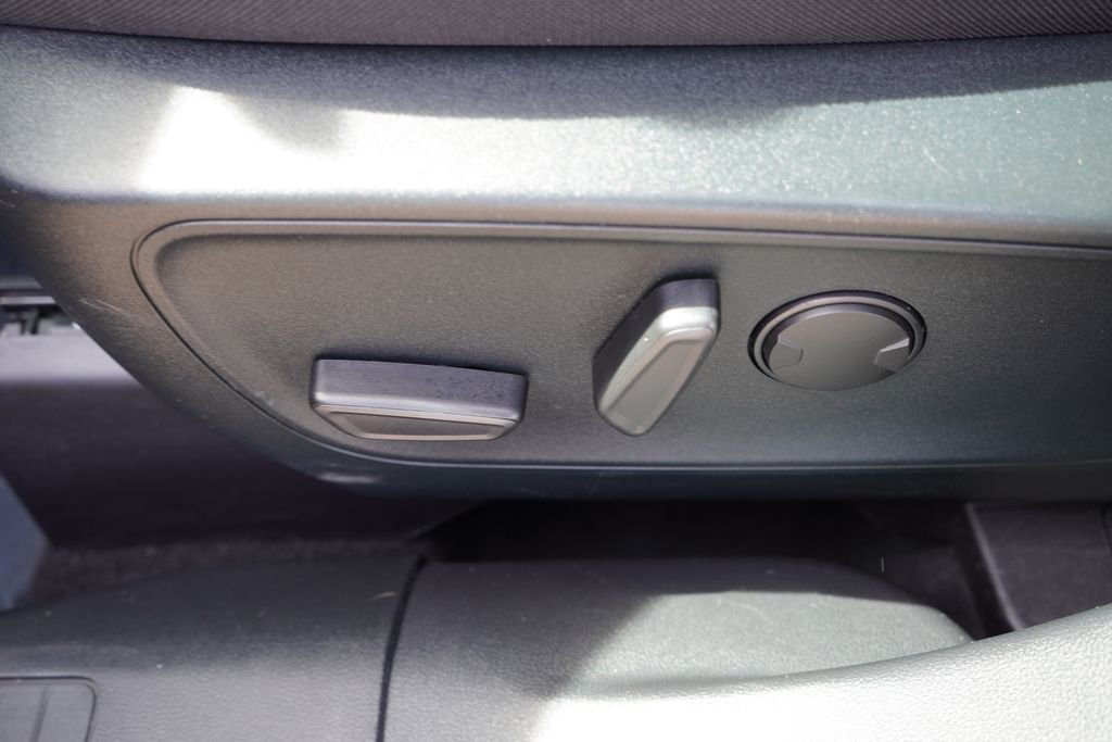 Used 2020 Sedona Orange Metallic Ford SE image 22