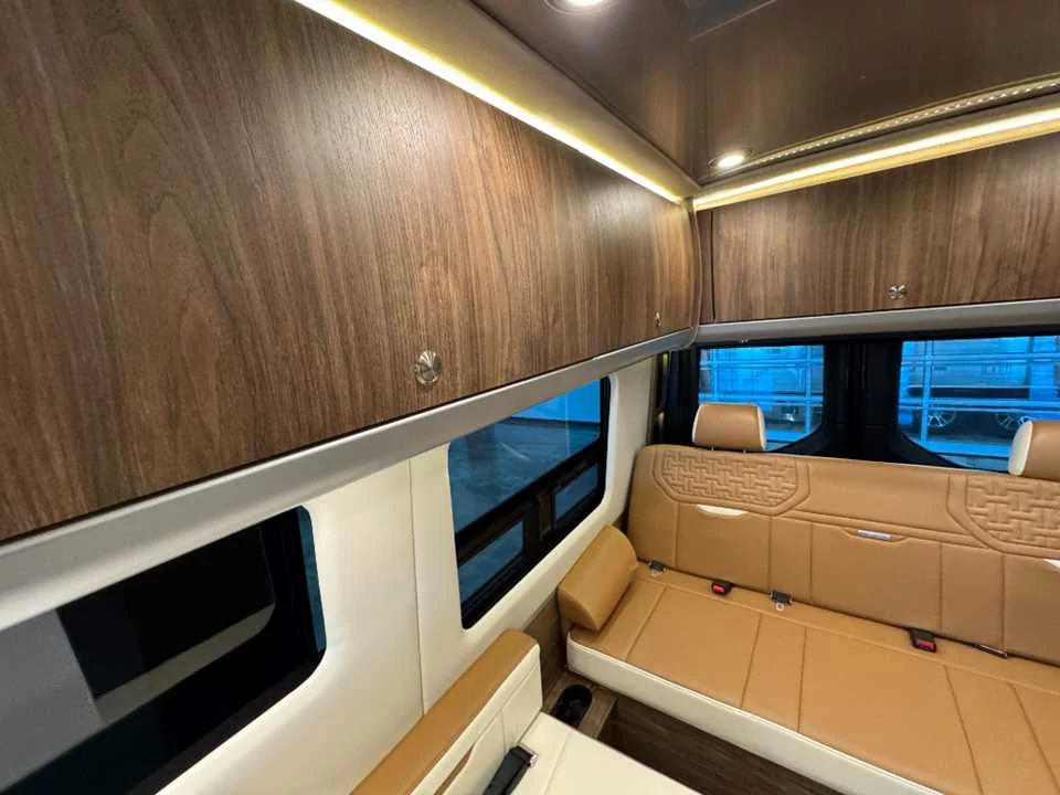 New 2027 TENORITE GREY PREMIUM METALLIC AIRSTREAM  image 26