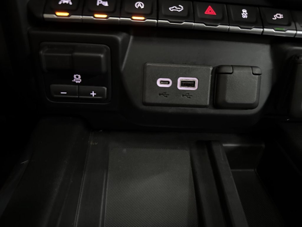 Used 2020 Black Chevrolet High Country image 33
