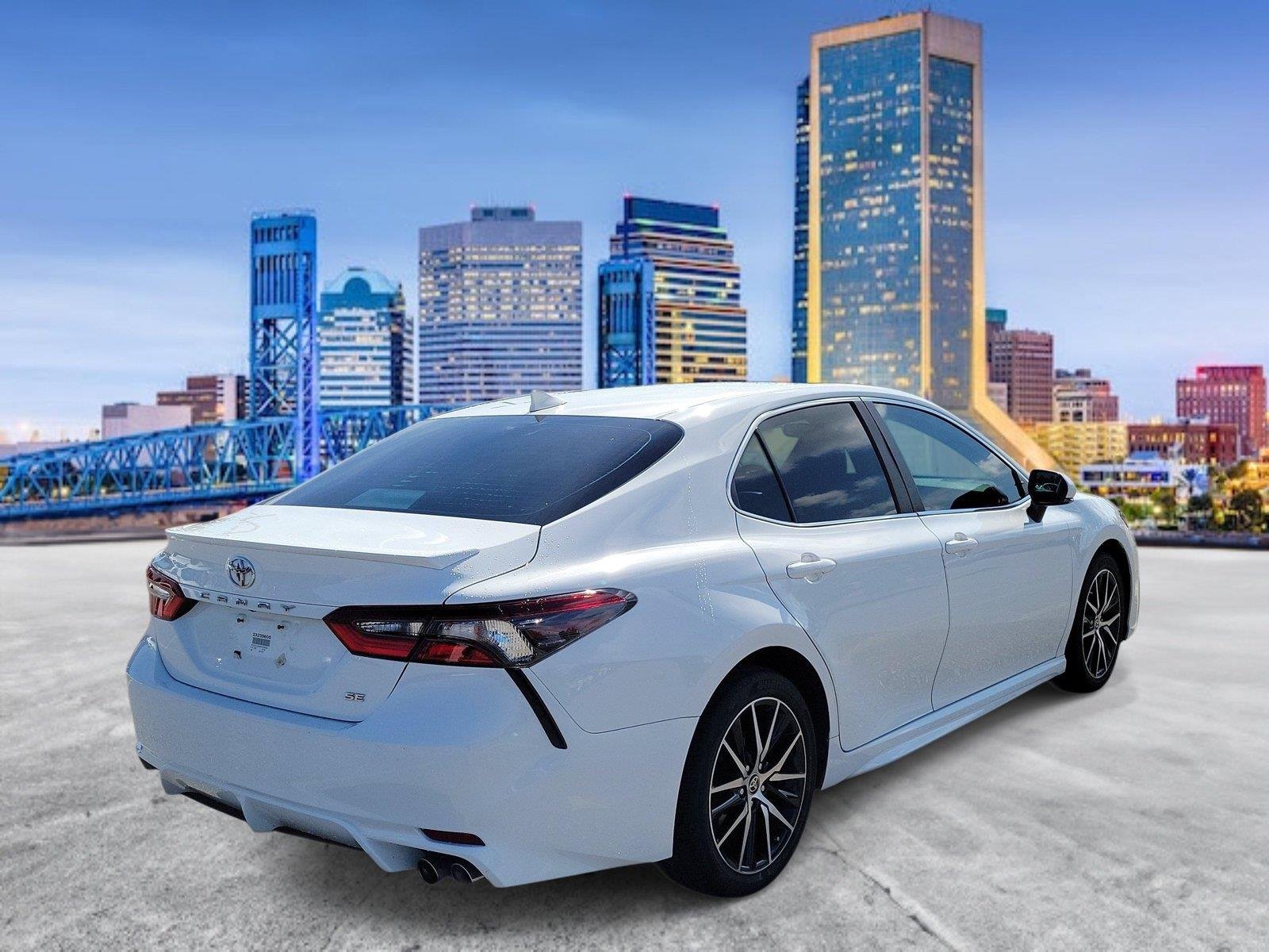 Used 2023 Ice Cap Toyota SE image 3