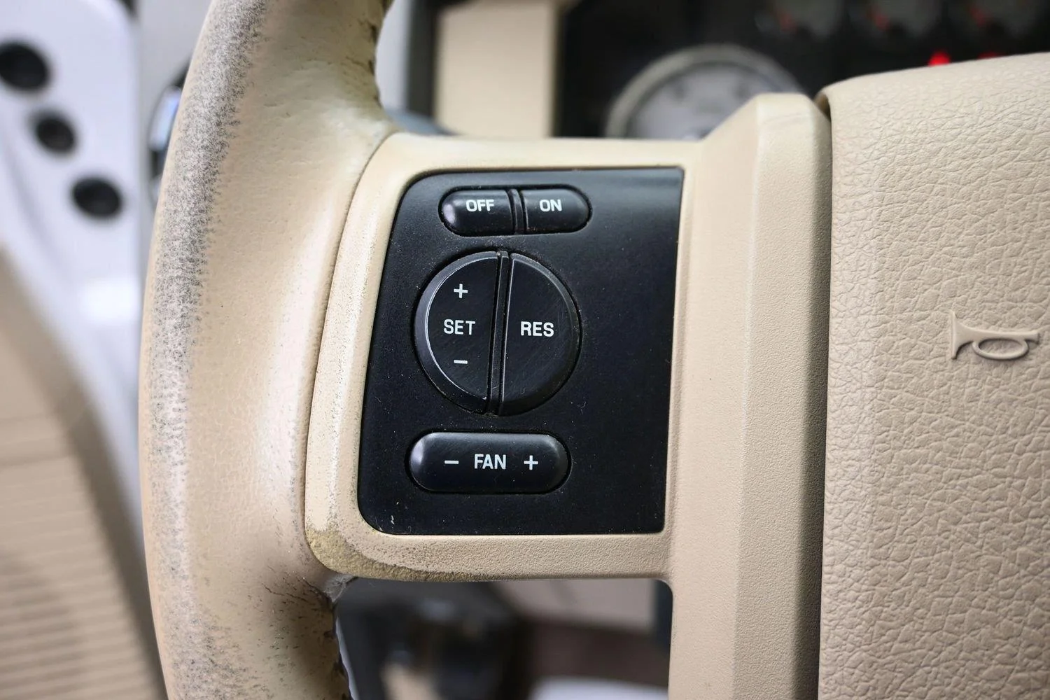 Used 2008 White Ford XL image 22