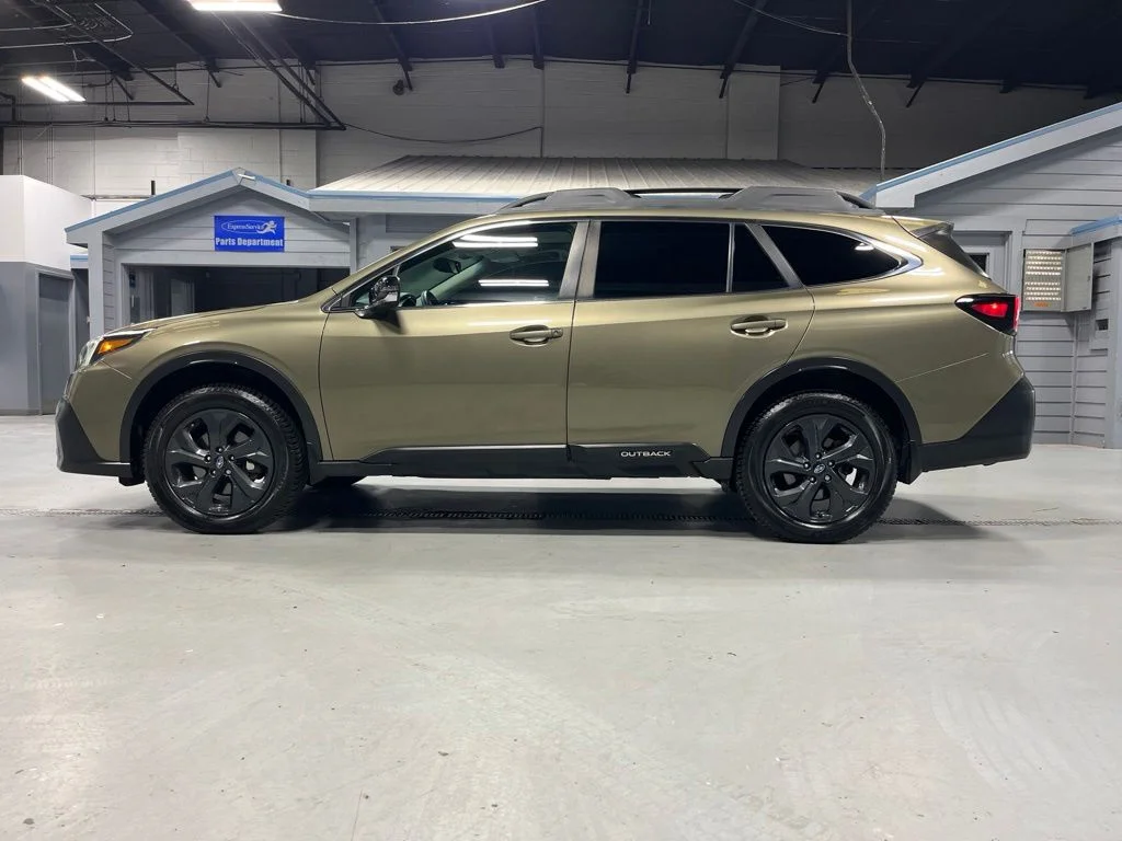 Used 2020 Green Metallic Subaru Onyx Edition XT image 4