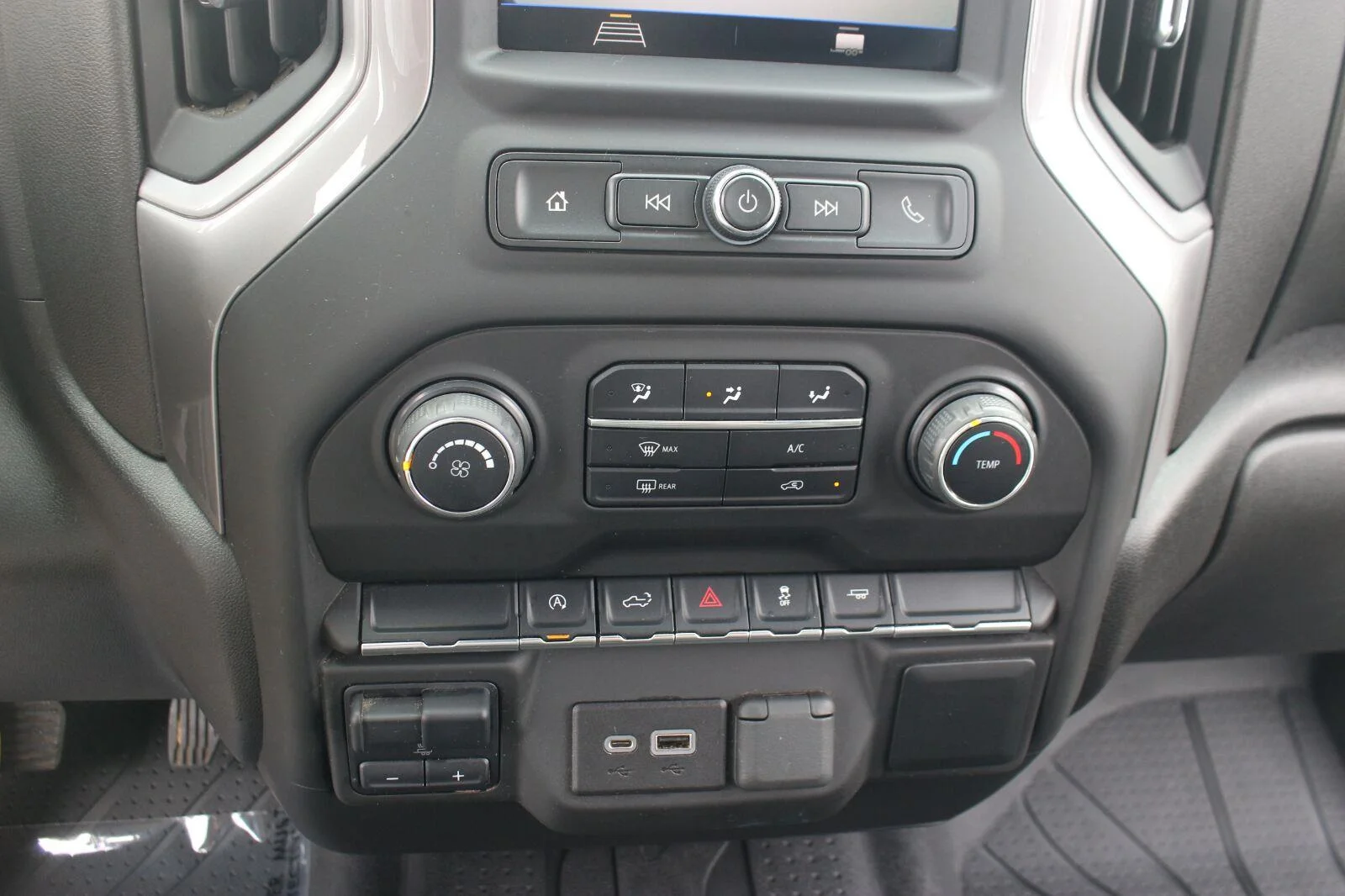 Used 2022 Summit White Chevrolet Custom image 24