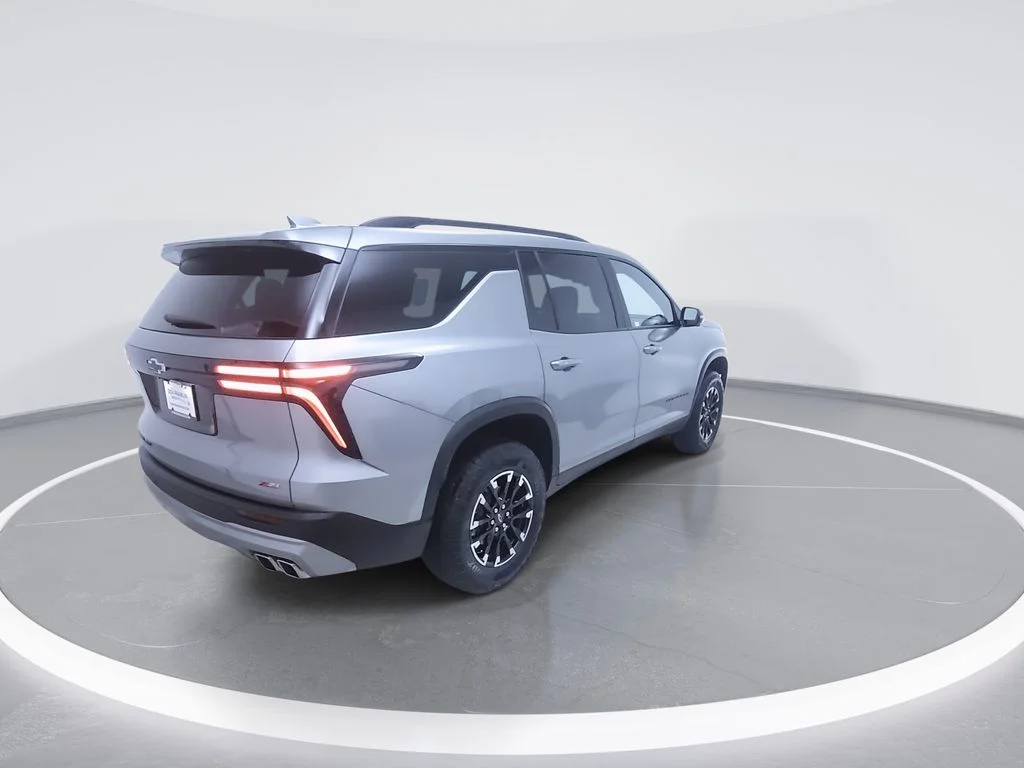 Used 2025 Gray Chevrolet Z71 image 9