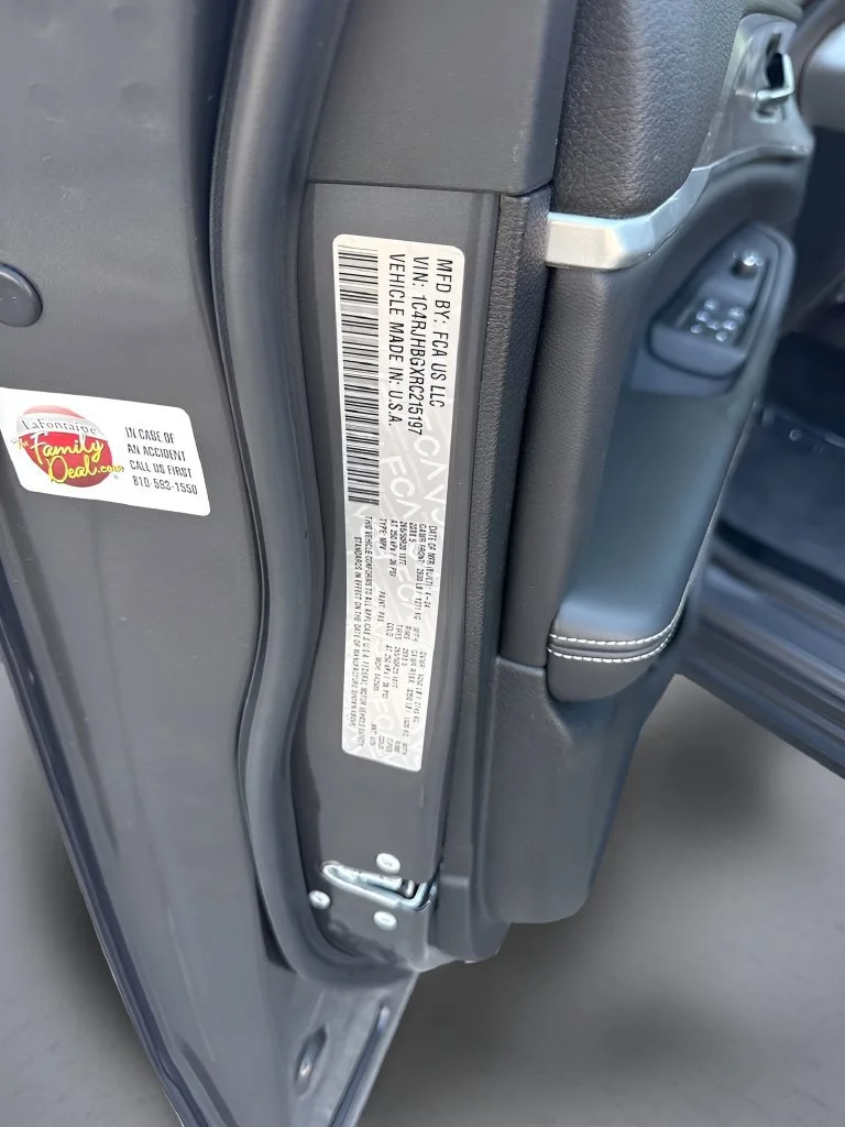 Used 2024 Gray Jeep Limited image 18