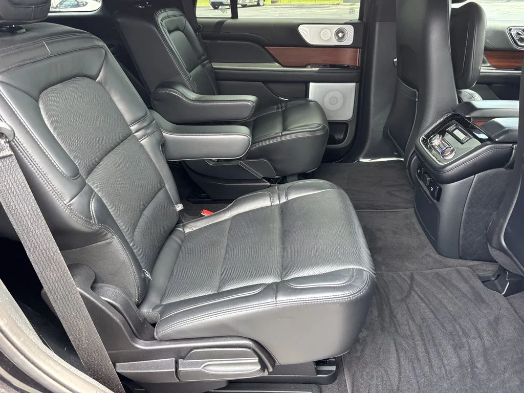 Used 2020 Black Lincoln Reserve image 20