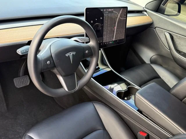 Used 2020 Solid Black Tesla Long Range image 9