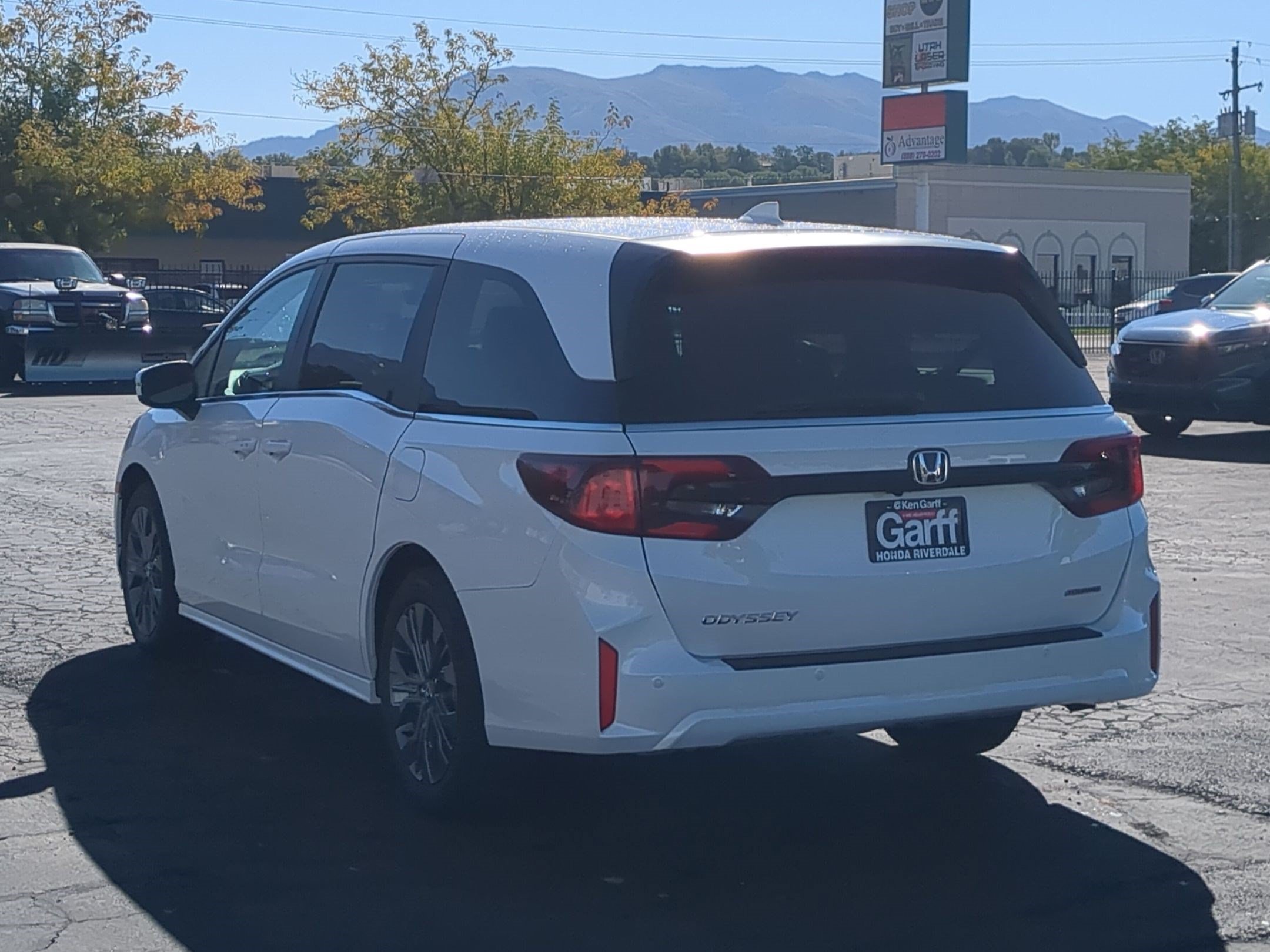New 2027 Platinum White Pearl Honda Touring image 5