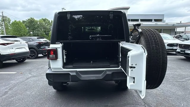 Used 2021 White/off-white Jeep Sport S image 13