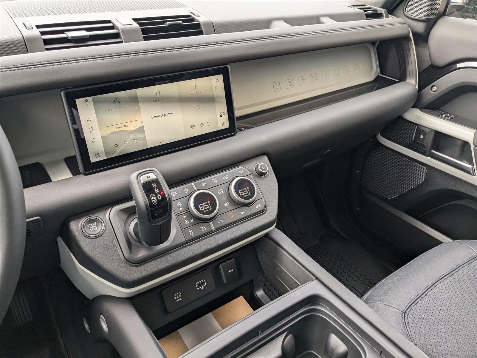 Used 2024 Santorini Black Metallic Land Rover SE image 20