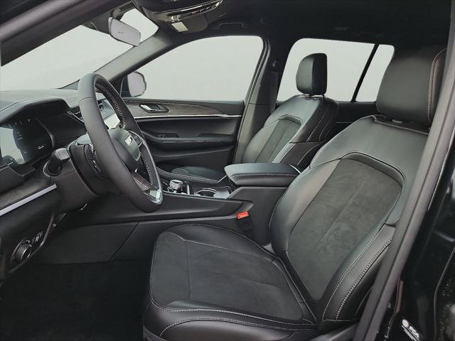 New 2026 Diamond Black Crystal Pearl-Coat Exterior Paint Jeep Laredo image 17
