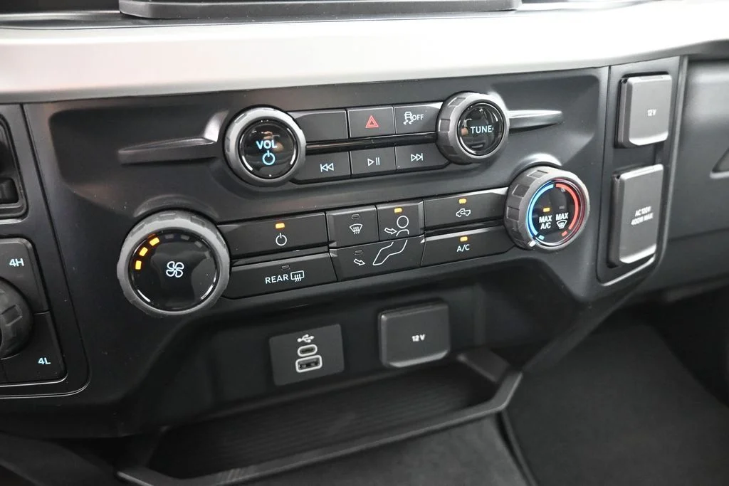 New 2026 Carbonized Gray Metallic Ford XLT image 15