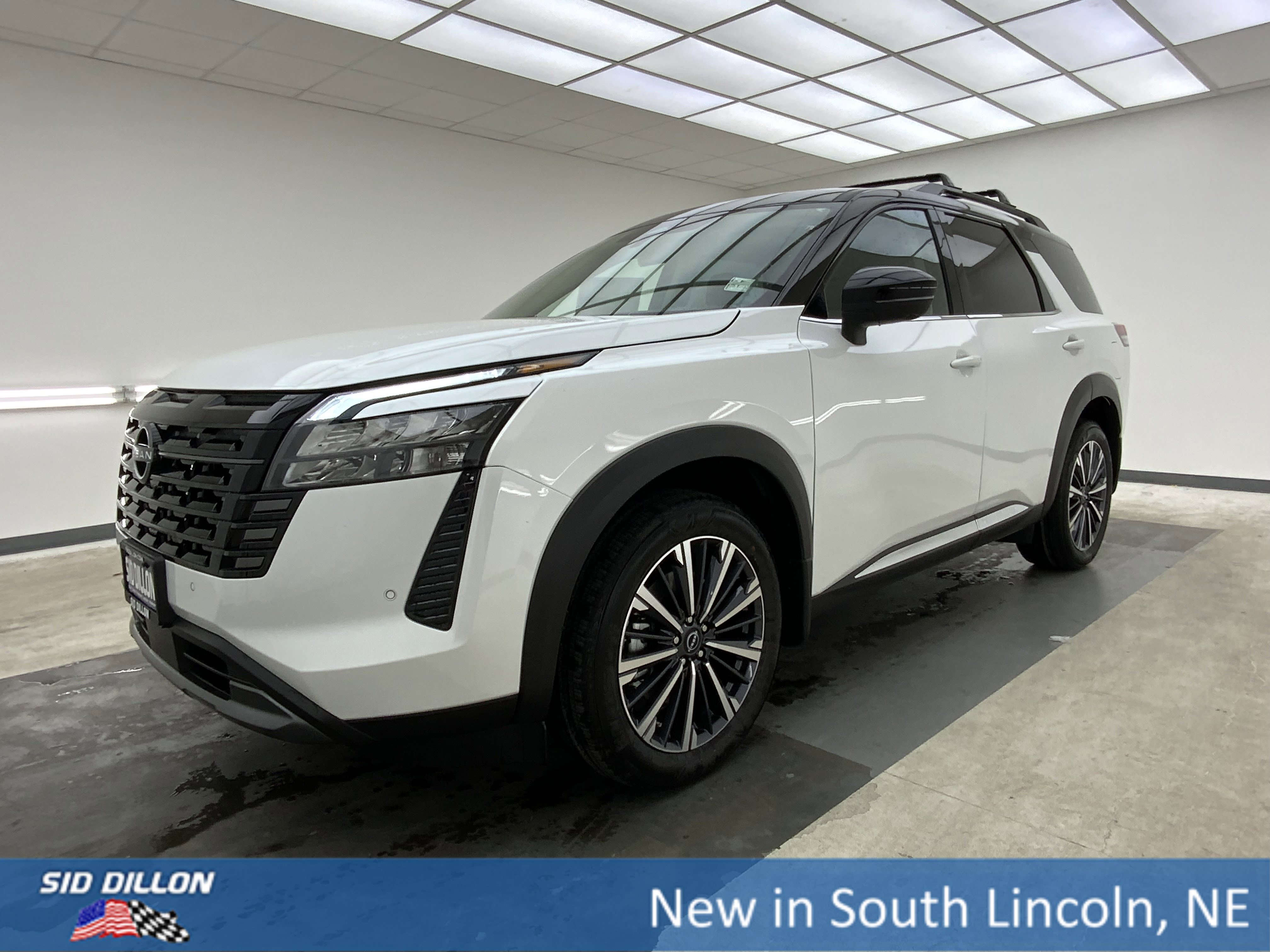 2026 Nissan Pathfinder Platinum 4WD's photo