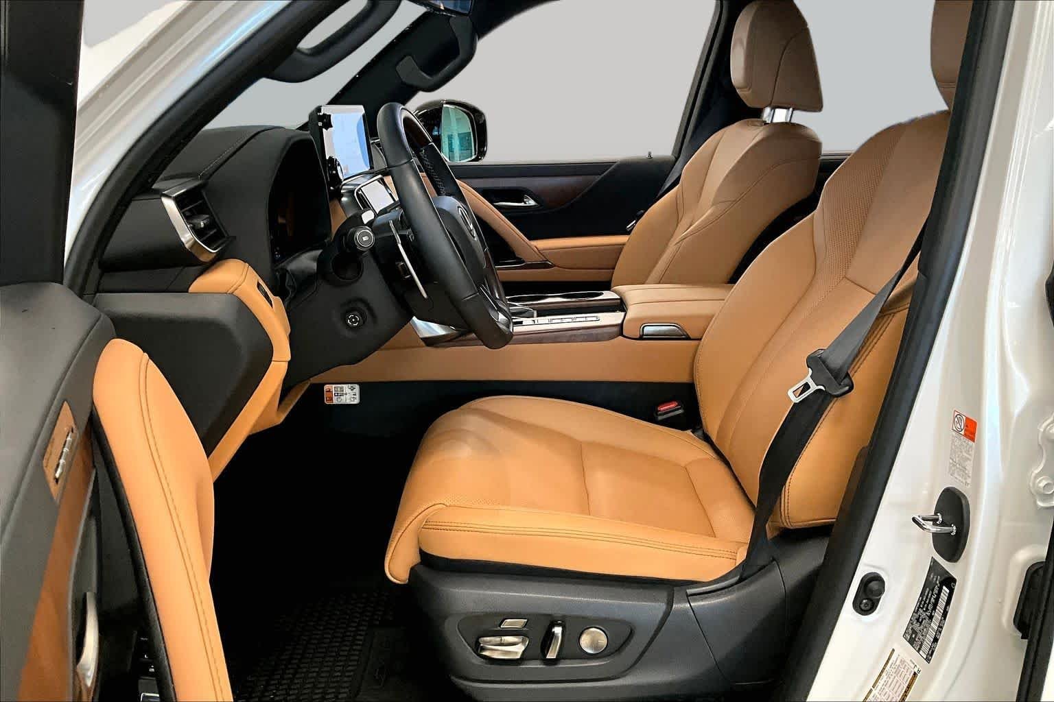 Used 2025 Eminent White Pearl Lexus Luxury image 7