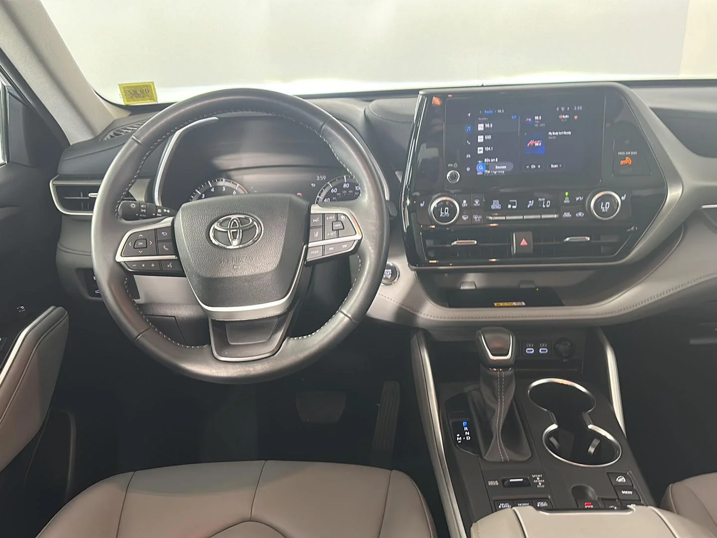 Used 2023 Moon Dust Toyota XLE image 22