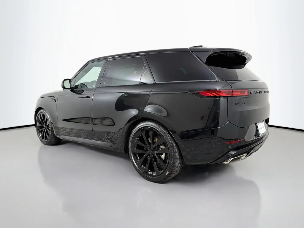 New 2026 Santorini Black Land Rover Dynamic SE image 7