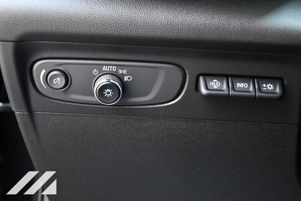 Used 2021 EBONY TWILIGHT METALLIC Buick Essence image 15