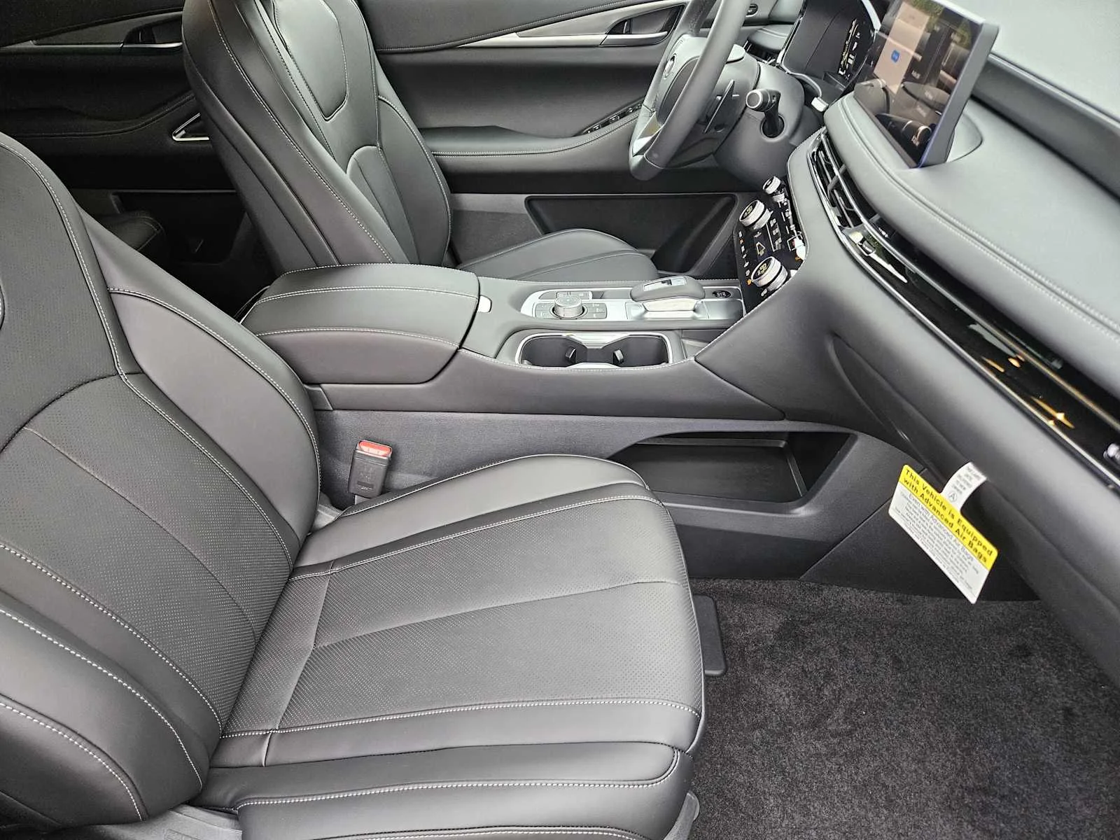 New 2026 MINERAL BLACK INFINITI Luxe FWD image 9