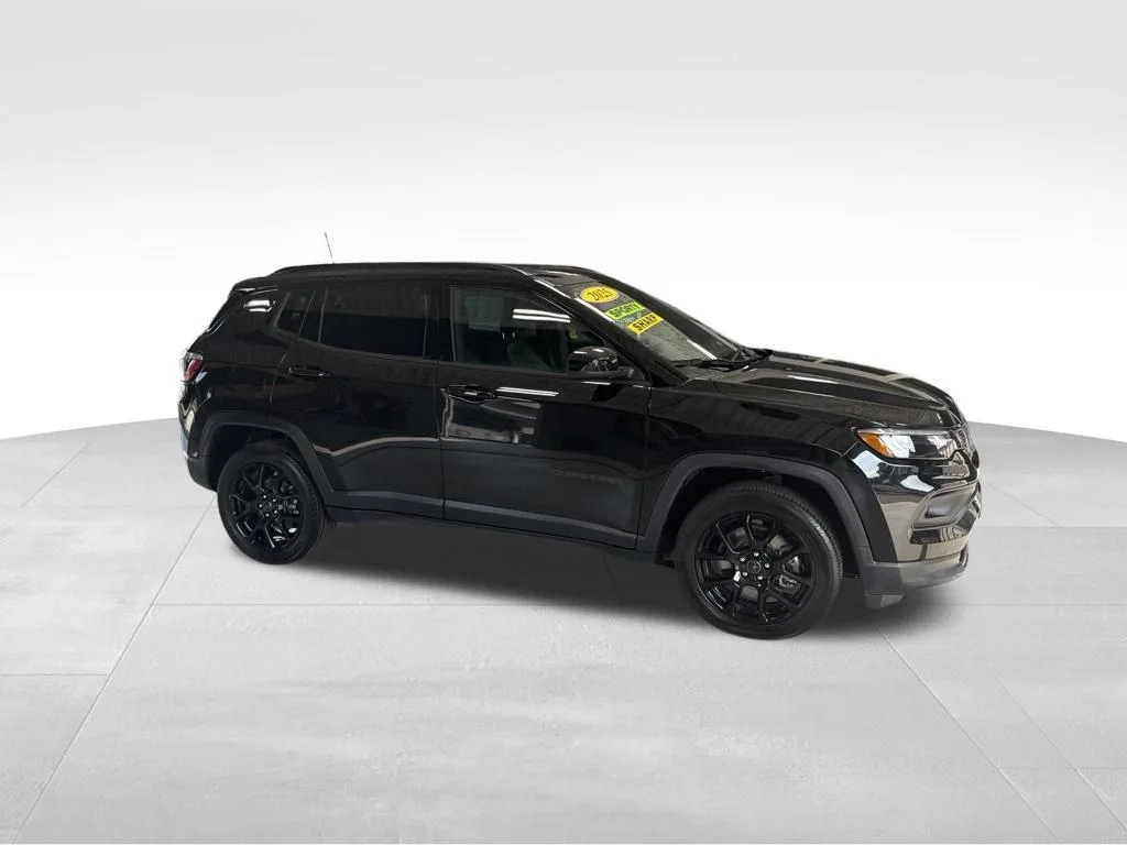 Used 2025 Black Jeep Latitude image 7