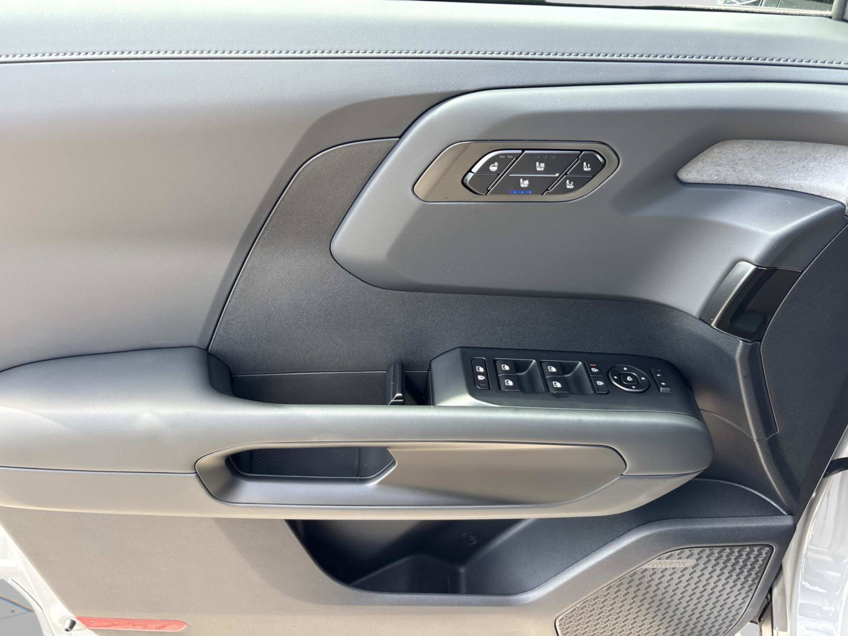 New 2027 Wolf Gray Kia X-Line SX image 17