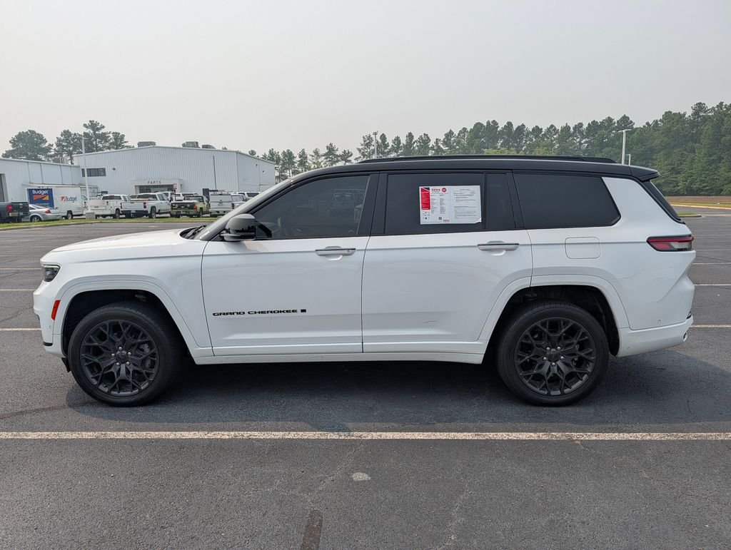 Used 2023 White Jeep Summit image 23