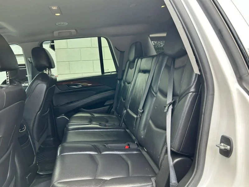 Used 2019 White Cadillac Sport Utility 4D image 39