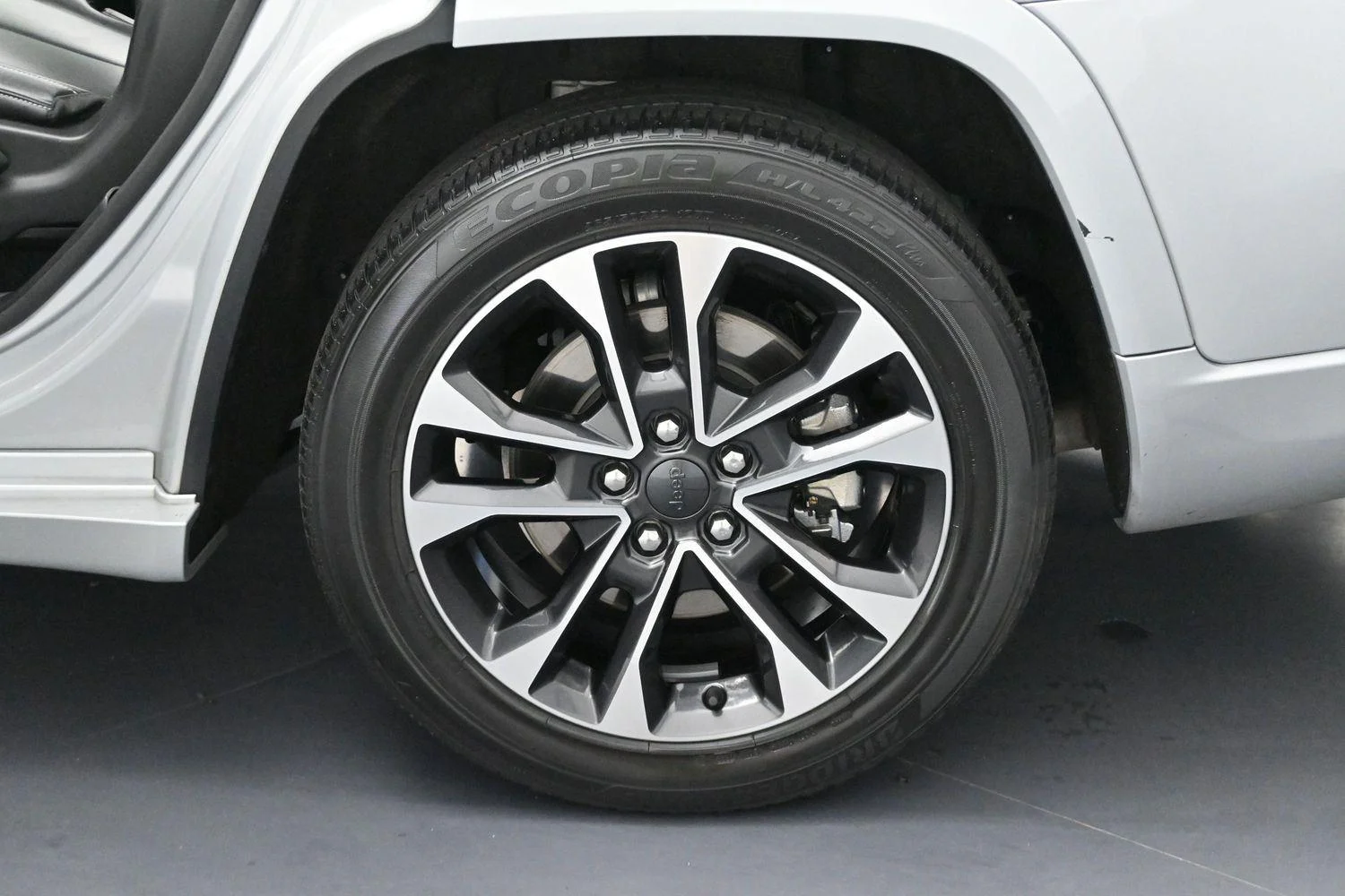 Used 2022 Silver Zynith Jeep Overland image 39